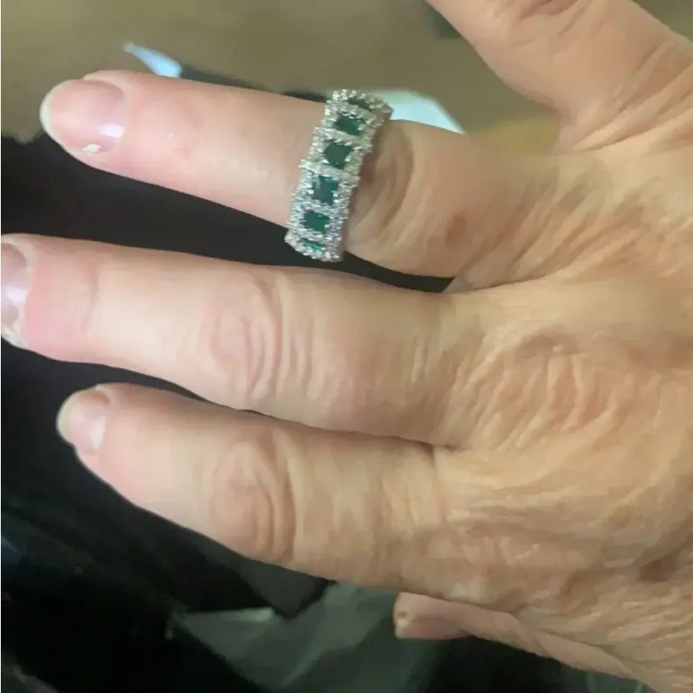🆕 Beautiful Emerald Moissanite CZ Silver Cigar Band Ring